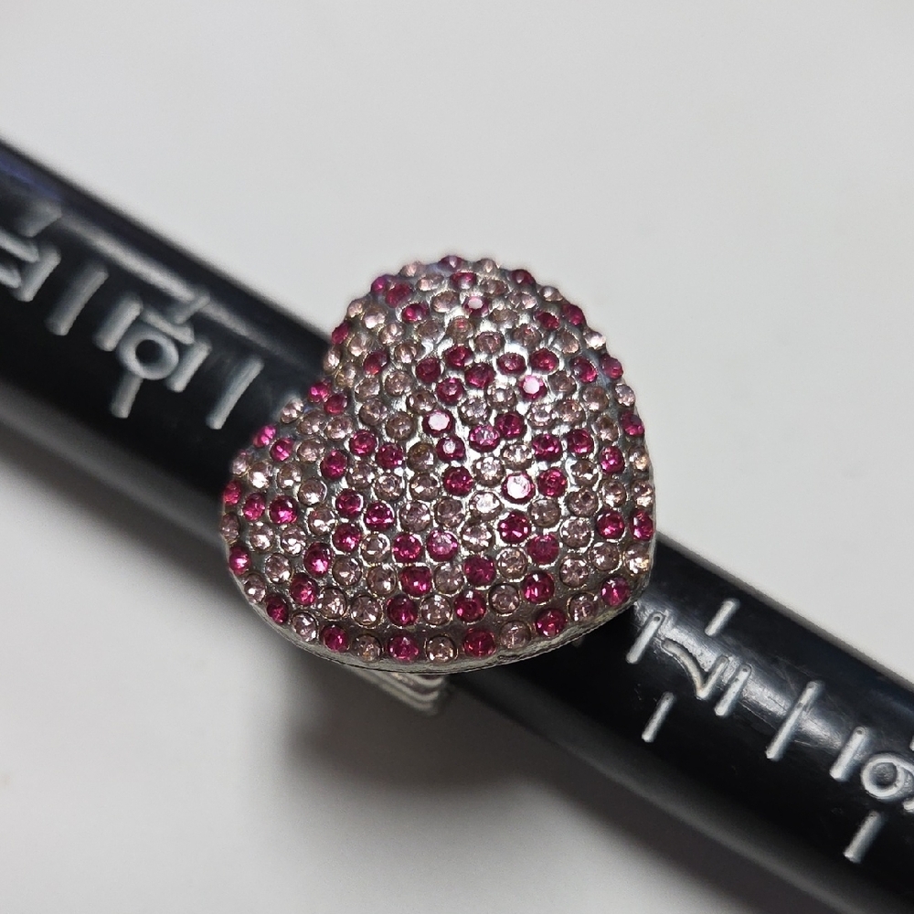 Heart-Shaped Pink and Silver Ring. 5117